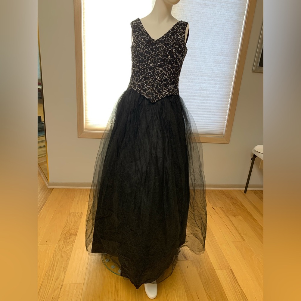 Scott McClintock Blacksequins, tulle Vintage gown Size 8 see pic for small flaw